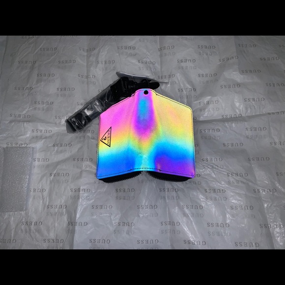 Guess holographic zipper wallet. - Picture 14 of 15